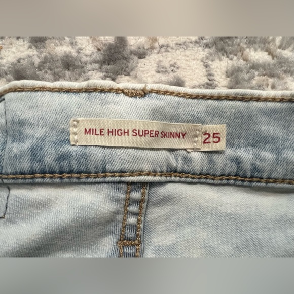 Like New Levi’s Mile High Super Skinny Jeans - Picture 8 of 8